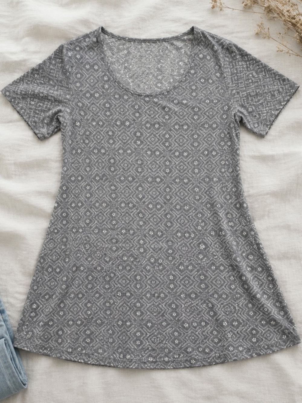 LuLaRoe Gray Scoop Neck Short-Sleeve Tunic with Diamond Print